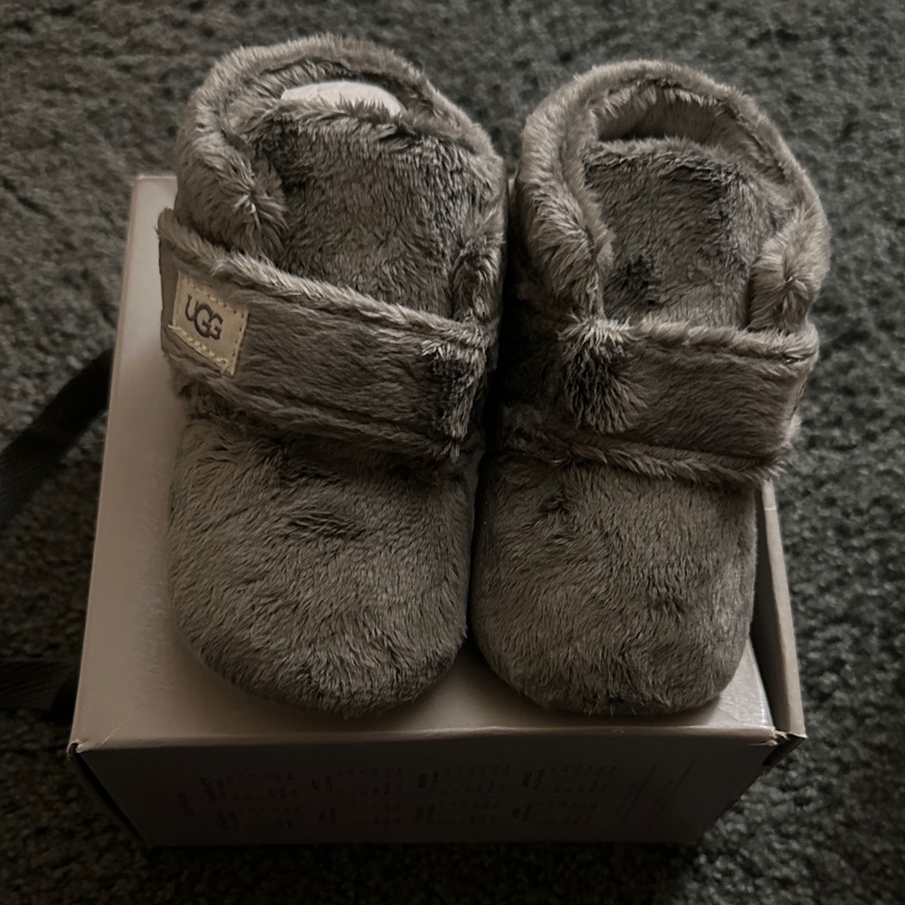 UGG Kids Furry Slippers in Gray